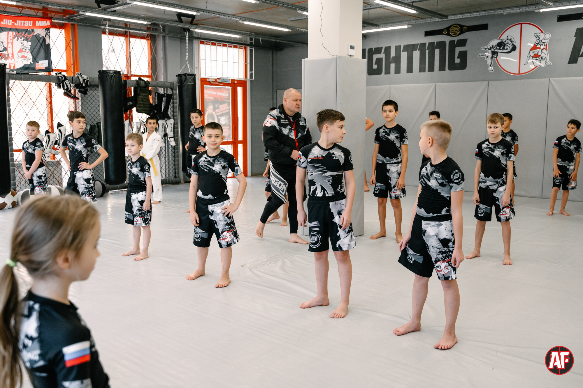 Fighting Academy | Академия файтинга | Клуб братьев Лапшиных. ММА, MMA, Джиу-Джитсу, jujutsu, КИКБОКСИНГ, ЖЕНСКАЯ САМООБОРОНА в Ростове-на-Дону на Западном для взрослых и детей. Групповые, сплит и индивидуальные тренировки.
